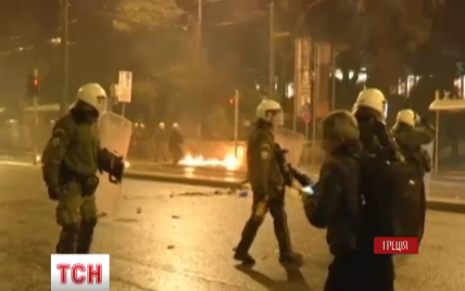Ліві радикали палять машини та трощать вітрини в центрі Афін