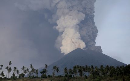 Извержение вулкана на Бали: дипломаты дали предостережения украинцам