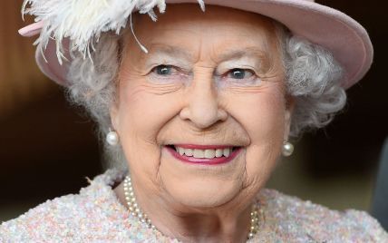 Во всем розовом: нежный образ 91-летней королевы Елизаветы II 