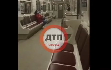 В Сети появилось видео работы пустого метро в Киеве в час пик