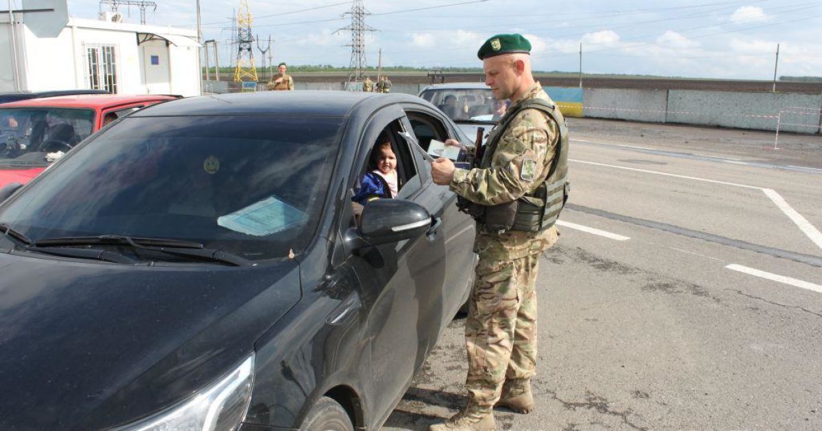 На украинско-польской границе в длиннющих очередях стоят 1,3 тыс. автомобилей