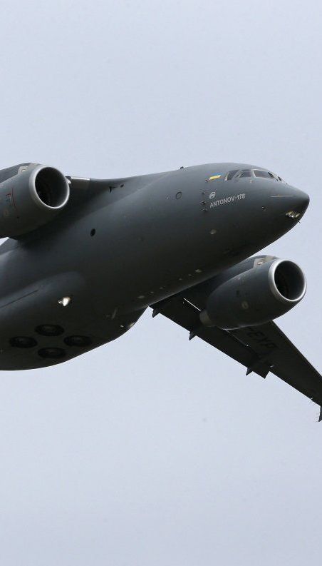 Украина выплатила "Антонову" аванс за три самолета Ан-178