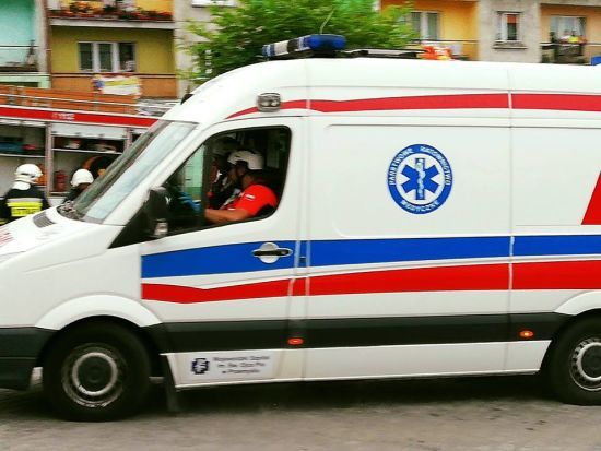 У Польщі автобус з дітьми влетів у військову машину: є потерпілі
