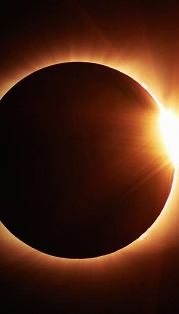 Метеозалежність: як українці спостерігали за "кільцевим" сонячним затемненням