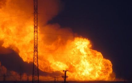 В России вспыхнул пожар на газопроводе: в небо поднимается 20-метровый столб пламени