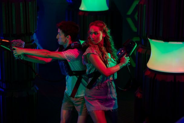 Кадри з фільму "Без образ"