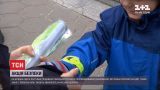 В Одессе инспекторы патрульной полиции раздавали прохожим светоотражающие ленты