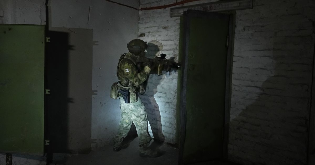 В Мариуполе люди ложились под тракторы, чтобы оккупанты не снесли их многоэтажки