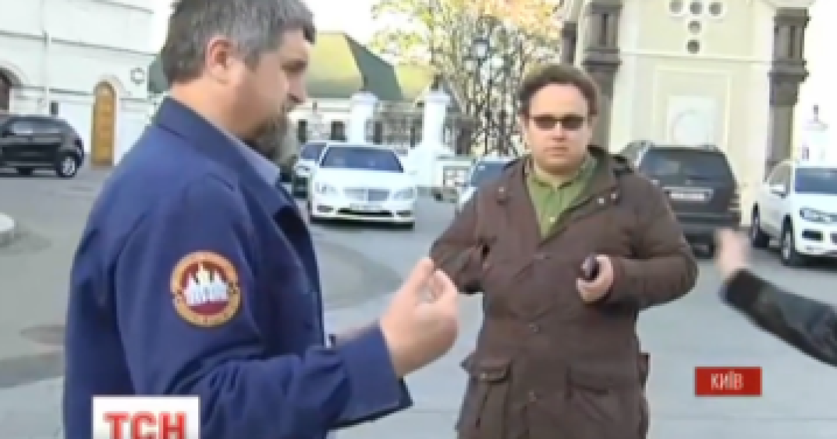 Ви звідси живими не поїдете. Під Лаврою "титушки" намісника Павла погрожували журналістам ТСН