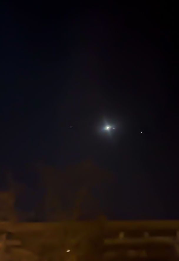 Момент прольоту об’єкта над Києвом / Соціальні мережі / © 