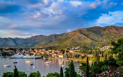 Чорногорія у розпал туристичного сезону впроваджує суворі обмеження