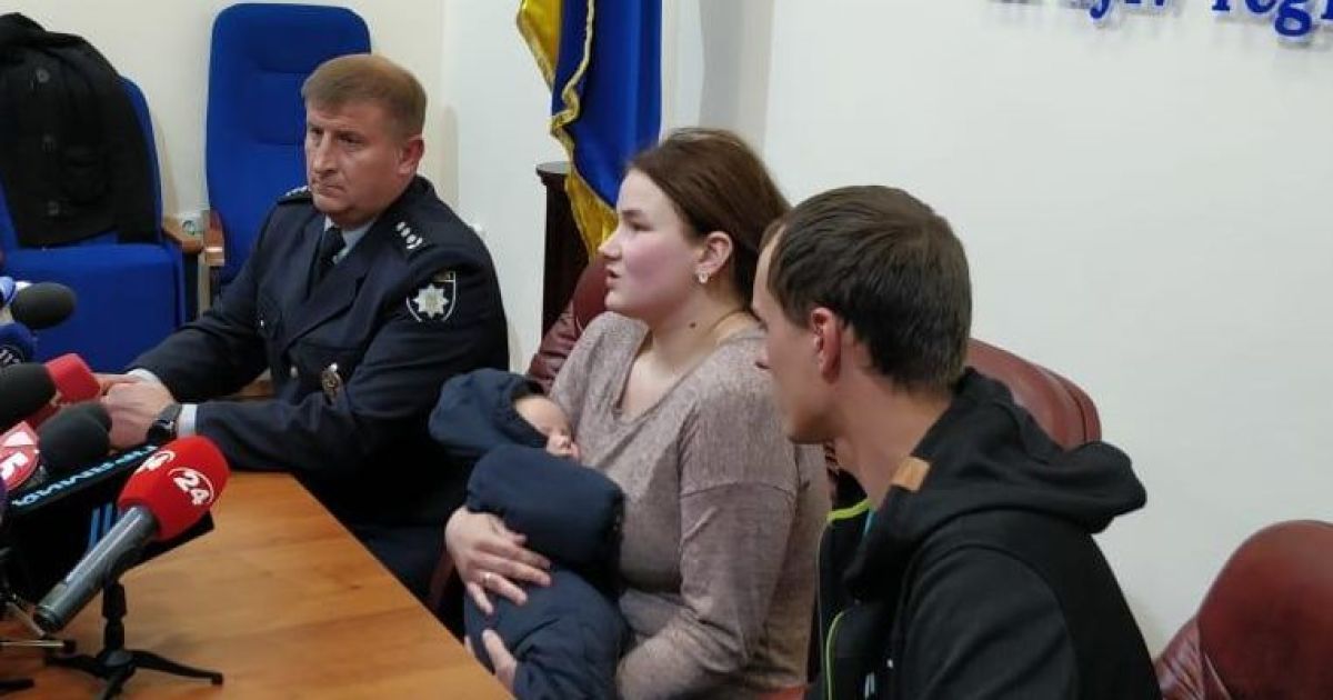 Полиция обнародовала видео момента, как матери возвращают похищенного у нее младенца