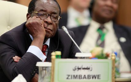  "Вечный" президент Зимбабве Мугабе ушел в отставку