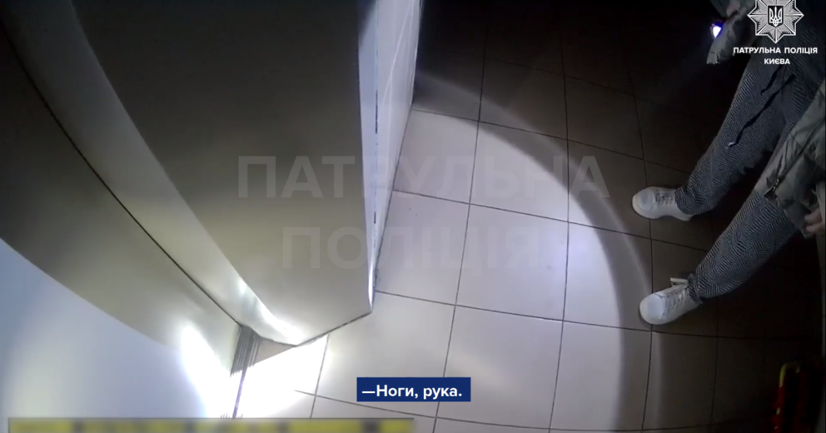 Выключение света в Киеве: мужчина упал в шахту лифта, когда решил из него выйти