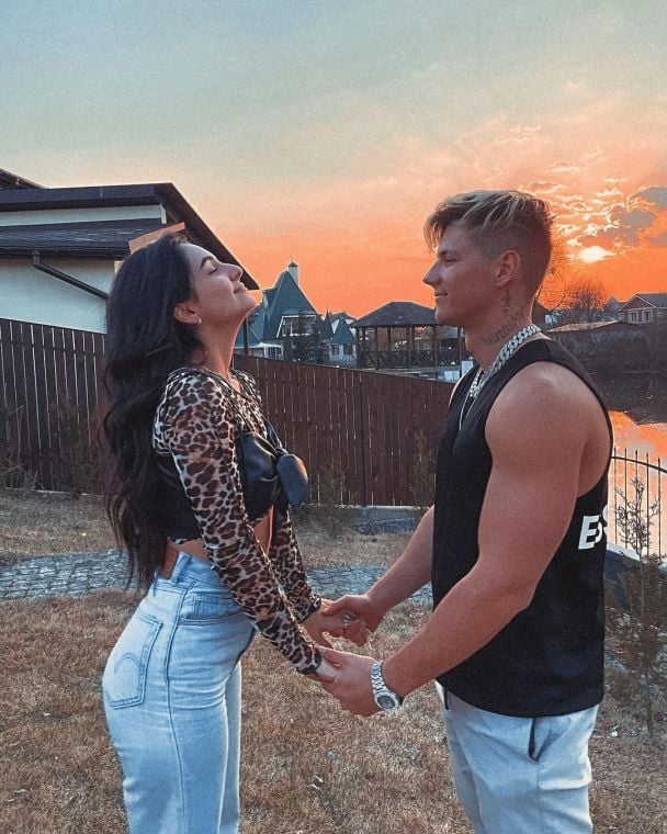  / © instagram.com/annatrincher_official