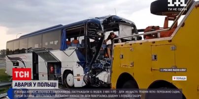 Новини світу: у Польщі сталася аварія з автобусом, який віз дітей з літнього табору