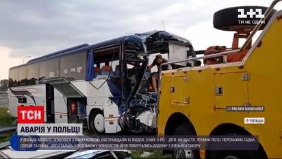 Новости мира: в Польше произошла авария с автобусом, который вез детей из летнего лагеря