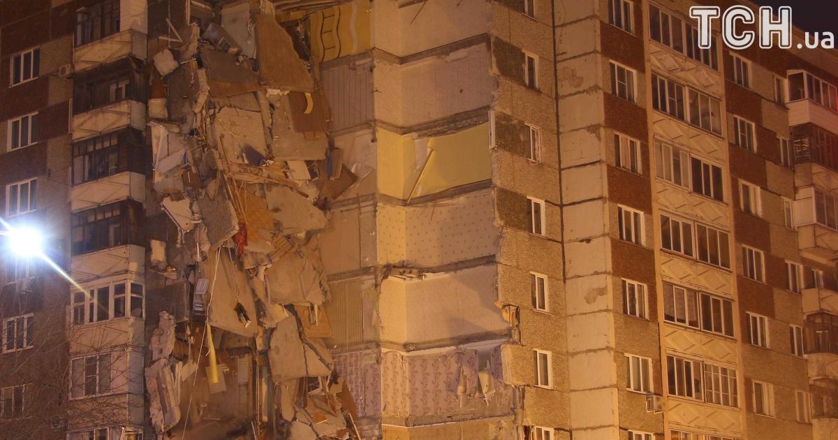 Обвалення будинку в Іжевську: зросла кількість загиблих, невідомі "замінували" школу з постраждалими