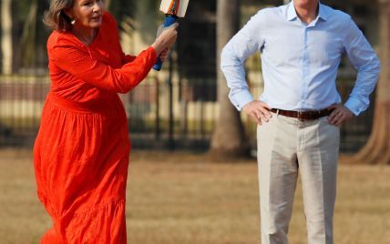 В макси-платье и на каблуках: королева Матильда сыграла в крикет 