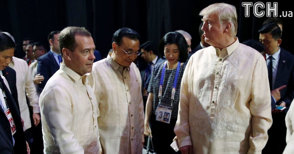Не заметил Медведева и выпил с Дутерте. Трамп оказался в центре внимания саммита на Филиппинах