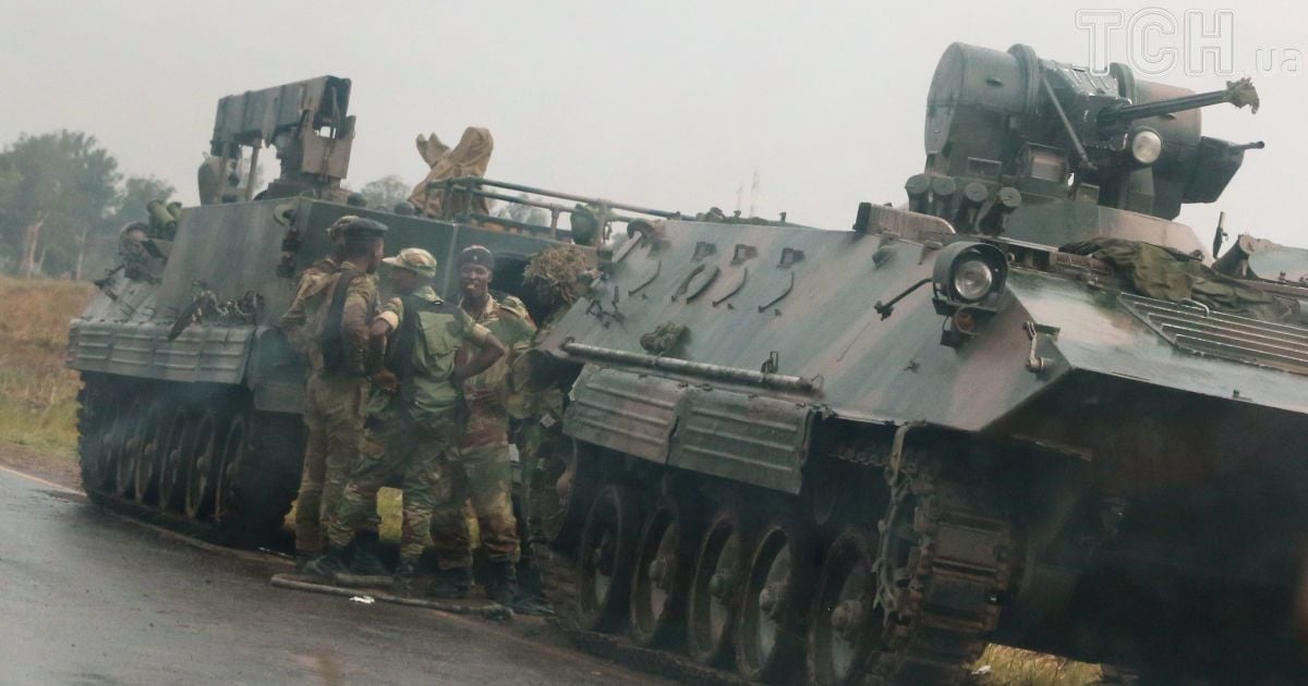 Військові на підступах до столиці Зімбабве Хараре.