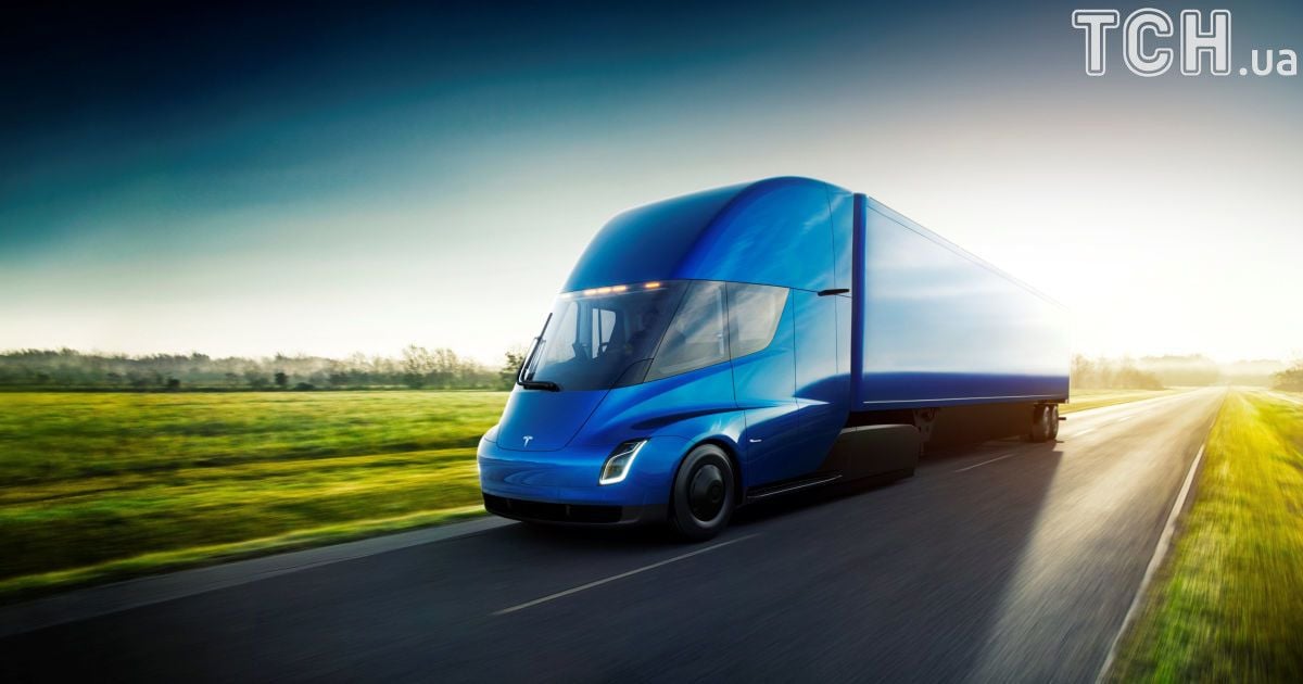 Быстрая зарядка и запас хода на 800 км. Tesla показала фуру Semi