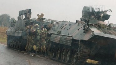 Військові на підступах до столиці Зімбабве Хараре. / © Reuters
