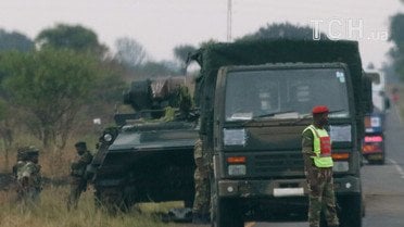 Військові на підступах до столиці Зімбабве Хараре. / © Reuters
