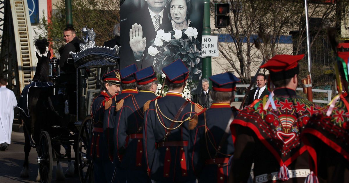 Смоленская трагедия: эксгумация жертв катастрофы не завершится в 2017 году