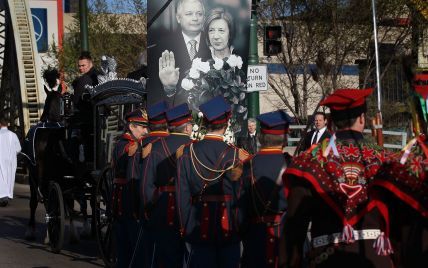 В Польше повторно похоронили экс-президента Качиньского и его жену