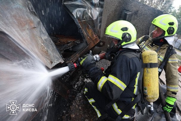 Взрыв и пожар в Киеве: что известно о последствиях (фото)