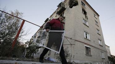 Сватове розгромлене через вибухи снарядів на військовому складі.