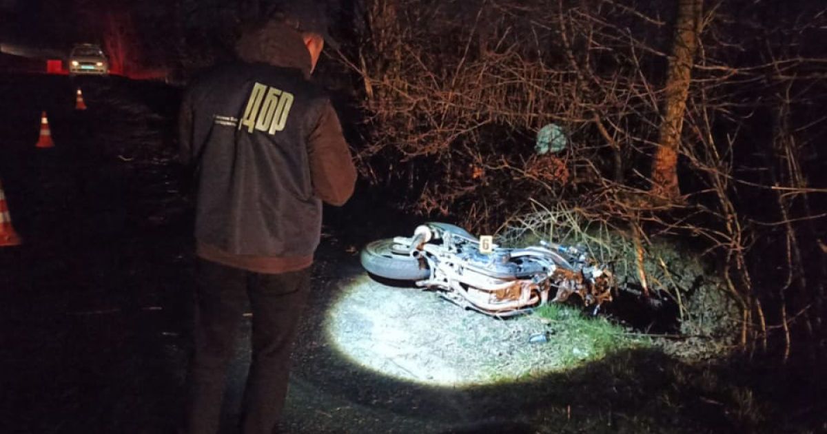 У Львівській області на мотоциклі на смерть розбилися двоє 19-річних поліцейських