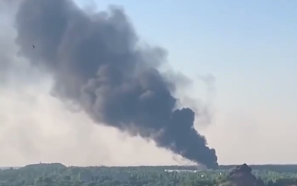 Во временно оккупированном Донецке горит нефтебаза (видео)
