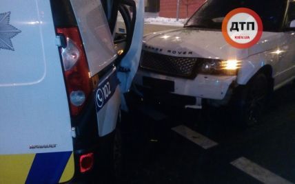 У Києві позашляховик Range Rover на швидкості розтрощив поліцейське авто - ЗМІ