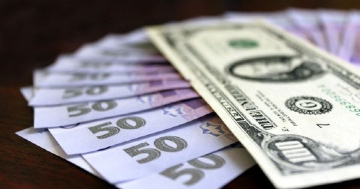 Доллар снова подорожал, а евро немного подешевел в курсах Нацбанка на 28 сентября. Инфографика