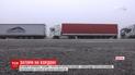 Километровые пробки на украино-польской границе постепенно уменьшаются