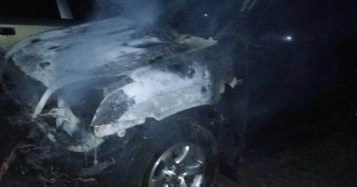 На Львівщині невідомі вщент спалили автомобілі селищного голови