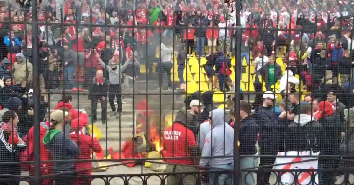 Фанати "Спартака" підпалили стадіон суперника в останньому матчі сезону
