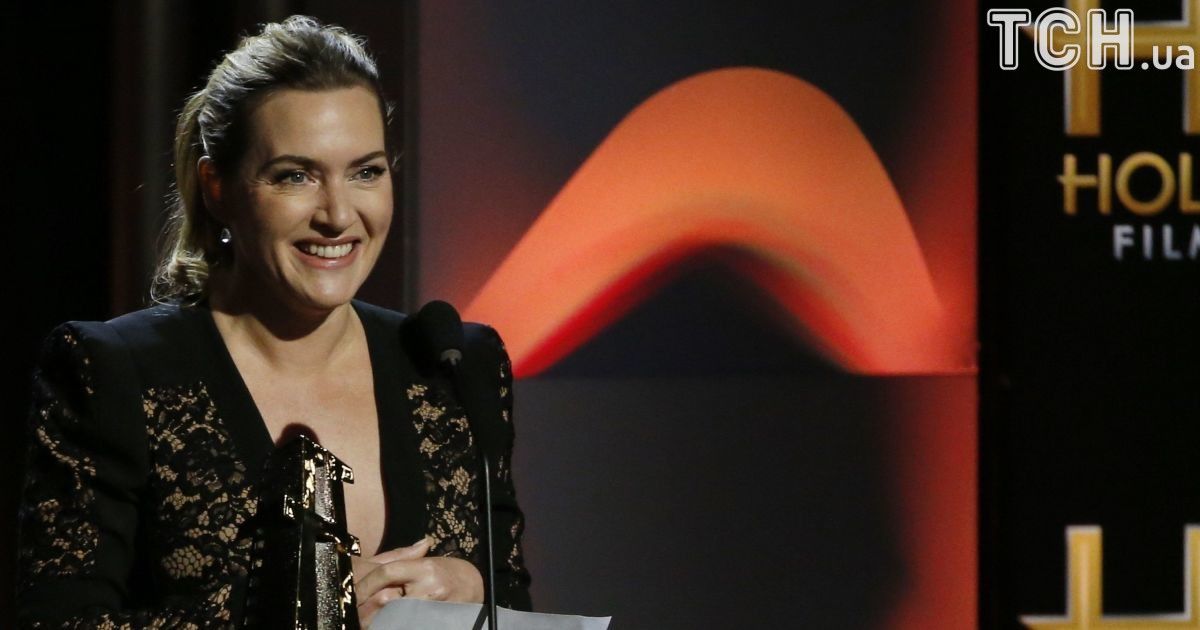 Hollywood Film Awards 2017: вишукана Джолі отримала нагороду, а Вінслет поцілувалася із акторкою