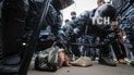 У Москві поліція влаштувала облаву на учасників маршу націоналістів і ледь не затоптала дівчину