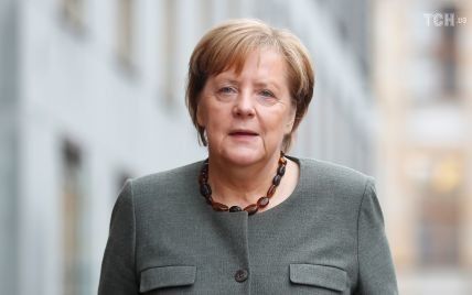 В Германии у стен парламента на новоизбранную Ангелу Меркель попытался напасть мужчина