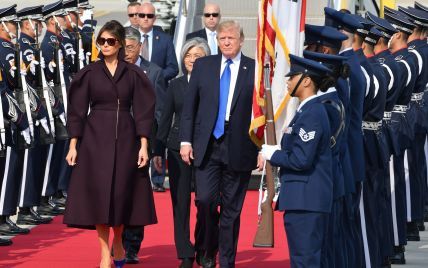 Алое платье и стильное пальто: два роскошных образа Мелании Трамп 