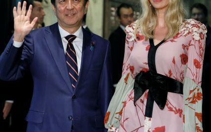 Иванка Трамп в красивом платье сходила в ресторан с премьер-министром Японии