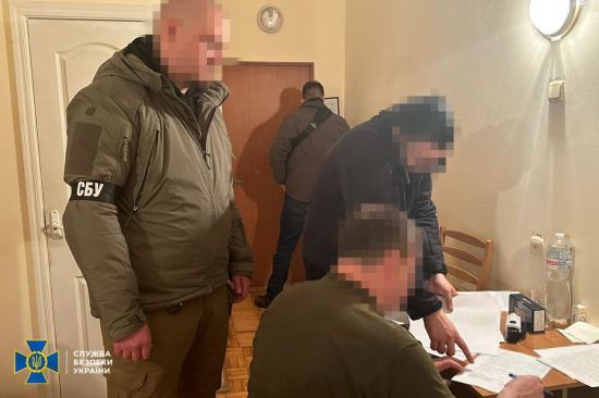 Обіцяв відкупити від армії за 5 тис доларів: СБУ спіймала на гарячому посадовця військово-лікарської комісії Міноборони