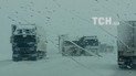 У снігових заметах застрягли сотні фур, в'їзди до Києва також паралізовані вантажівками