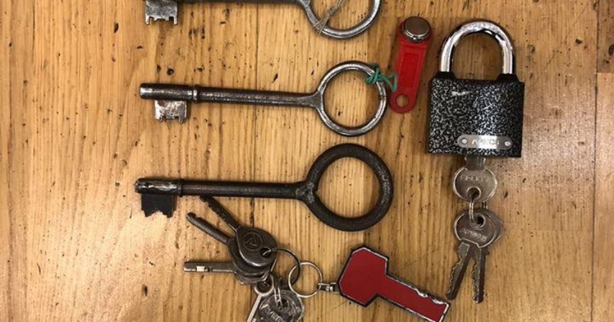 Вилучені речі у камері бійців Торнадо_2 / © facebook/Андрій Лисенко