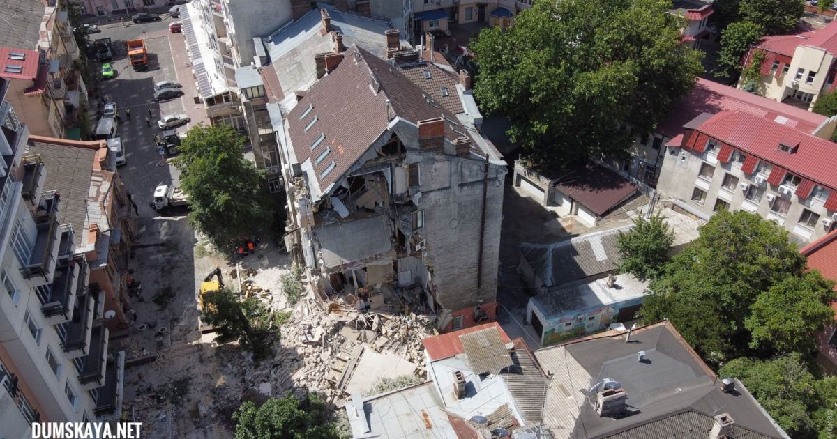 Обвал житлового будинку в Одесі: рятувальники вивезли 13 вантажівок із залишками будинку