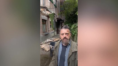 В Киеве на гражданина США, который приехал в Украину документировать войну, упал балкон