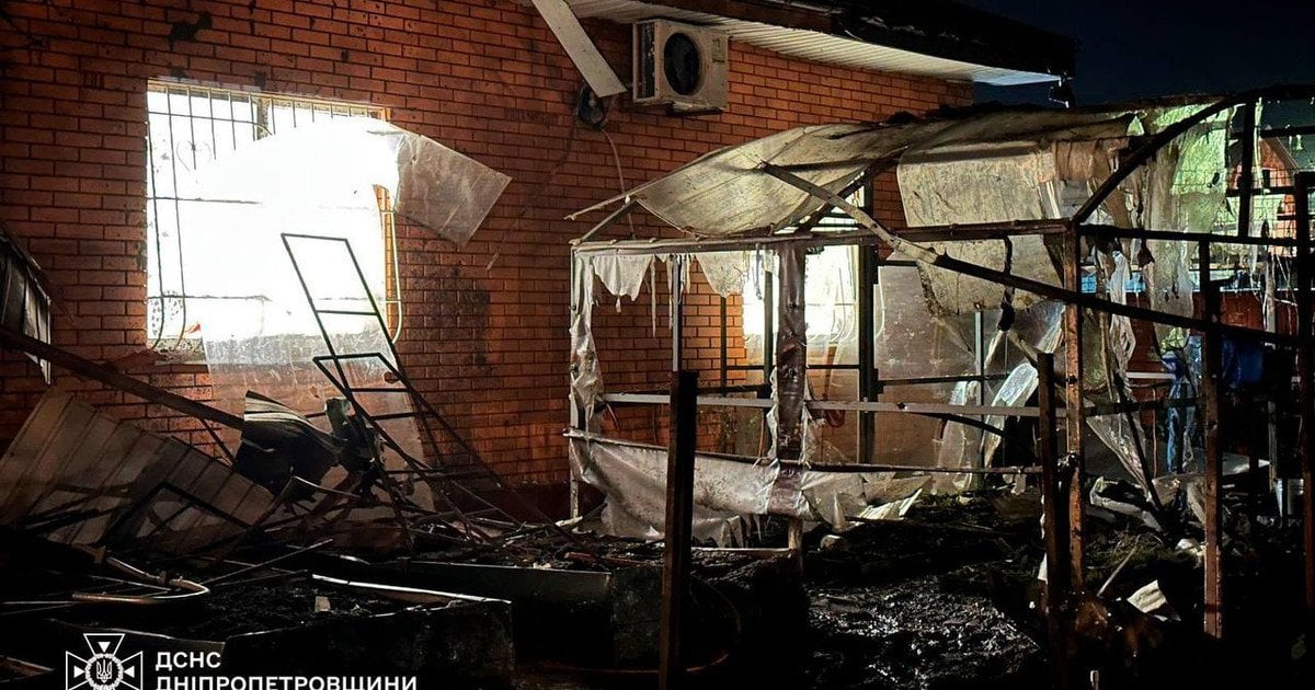 Прилеты по поездам, убитые люди и руины в жилых кварталах: РФ массированно атаковала города Украины (фото, видео)
